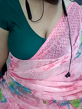 Snapshot of Yours_Radika chatting on 12-27-24, 01:39 Yours Radika online show from 12-27-24, 01:39