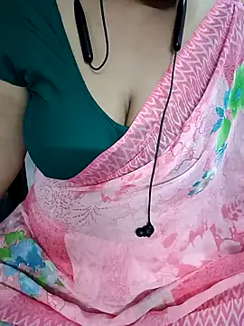 Snapshot of Yours_Radika chatting on 12-27-24, 04:43 Yours Radika online show from 12-27-24, 04:43