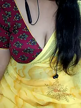 Snapshot of Yours_Radika chatting on 12-28-24, 06:29 Yours Radika online show from 12-28-24, 06:29