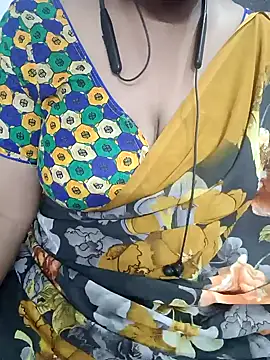 Snapshot of Yours_Radika chatting on 12-30-24, 04:08 Yours Radika online show from 12-30-24, 04:08