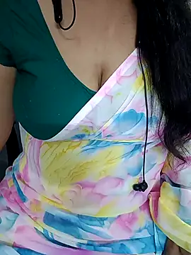 Snapshot of Yours_Radika chatting on 01-01-25, 04:07 Yours Radika online show from 01-01-25, 04:07