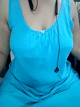 Snapshot of Yours_Radika chatting on 01-13-25, 12:41 Yours Radika online show from 01-13-25, 12:41