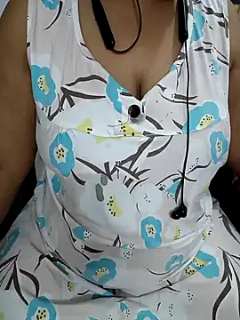 Snapshot of Yours_Radika chatting on 01-20-25, 01:11 Yours Radika online show from 01-20-25, 01:11