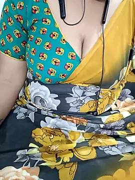 Snapshot of Yours_Radika chatting on 01-31-25, 01:56 Yours Radika online show from 01-31-25, 01:56