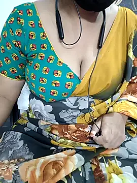 Snapshot of Yours_Radika chatting on 02-05-25, 03:52 Yours Radika online show from 02-05-25, 03:52