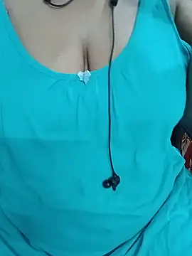 Snapshot of Yours_Radika chatting on 02-17-25, 09:24 Yours Radika online show from 02-17-25, 09:24