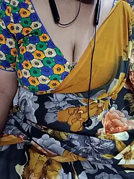 Snapshot of Yours_Radika chatting on 02-18-25, 03:21 Yours Radika online show from 02-18-25, 03:21