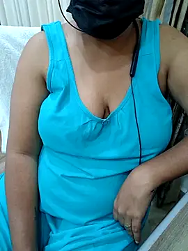 Snapshot of Yours_Radika chatting on 02-22-25, 08:09 Yours Radika online show from 02-22-25, 08:09