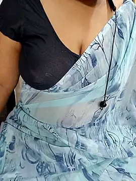 Snapshot of Yours_Radika chatting on 03-01-25, 04:22 Yours Radika online show from 03-01-25, 04:22