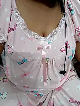 Snapshot of Yours_Radika chatting on 03-03-25, 11:00 Yours Radika online show from 03-03-25, 11:00