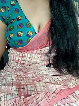 Snapshot of Yours_Radika chatting on 03-19-25, 04:34 Yours Radika online show from 03-19-25, 04:34