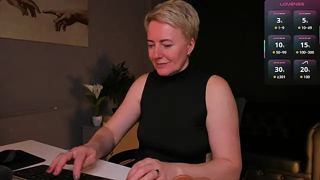 Snapshot of Nika_Smit chatting on 04-17-26, 08:39 Nika Smit online show from 04-17-26, 08:39