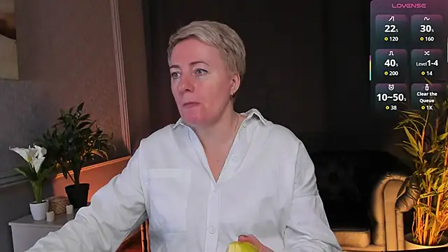 Snapshot of Nika_Smit chatting on 04-18-26, 05:22 Nika Smit online show from 04-18-26, 05:22
