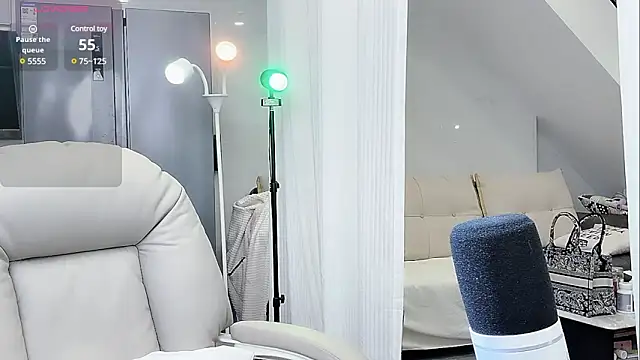 Snapshot of yoyo520- chatting on 03-07-25, 06:00 yoyo520- online show from 03-07-25, 06:00