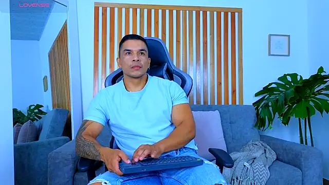 estebandelouis online show from 05-25-26, 01:22