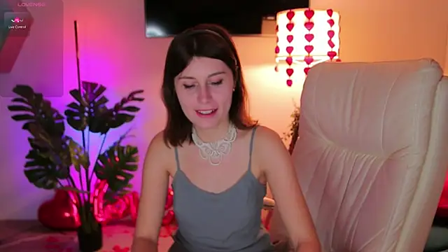 Snapshot of Hailey_Green chatting on 02-14-25, 04:37 Hailey Green online show from 02-14-25, 04:37