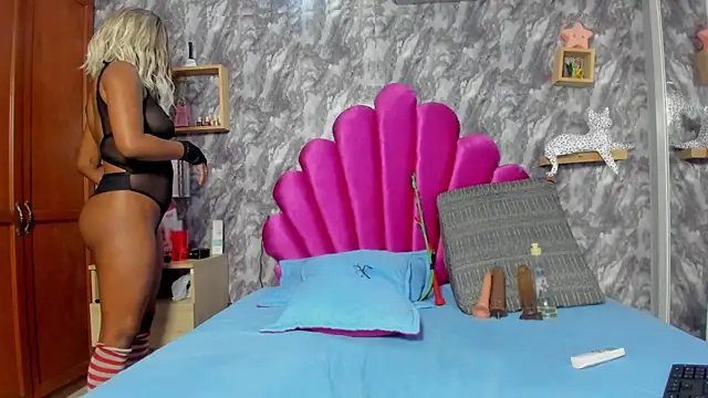 EMMAPARISS online show from 03-18-25, 03:10