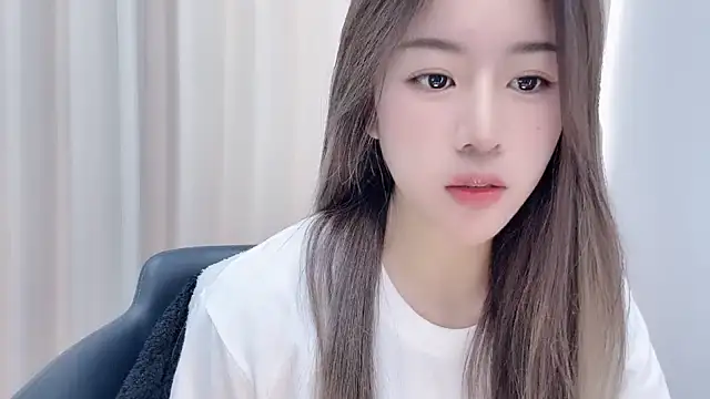 Snapshot of chloe-01 chatting on 12-04-24, 04:21 chloe-01 online show from 12-04-24, 04:21