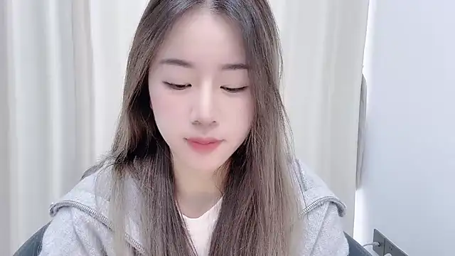 Snapshot of chloe-01 chatting on 12-05-24, 04:53 chloe-01 online show from 12-05-24, 04:53