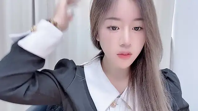 Snapshot of chloe-01 chatting on 12-12-24, 04:37 chloe-01 online show from 12-12-24, 04:37