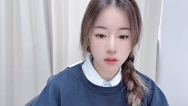 Snapshot of chloe-01 chatting on 12-16-24, 04:23 chloe-01 online show from 12-16-24, 04:23