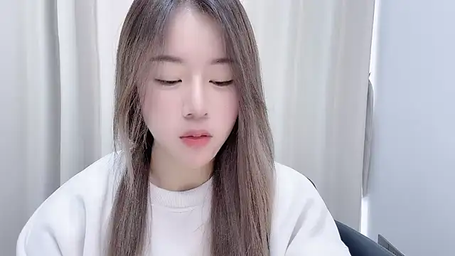 Snapshot of chloe-01 chatting on 12-17-24, 12:22 chloe-01 online show from 12-17-24, 12:22