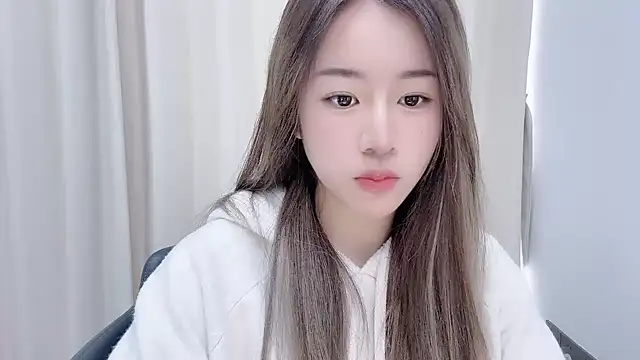 Snapshot of chloe-01 chatting on 12-29-24, 04:48 chloe-01 online show from 12-29-24, 04:48