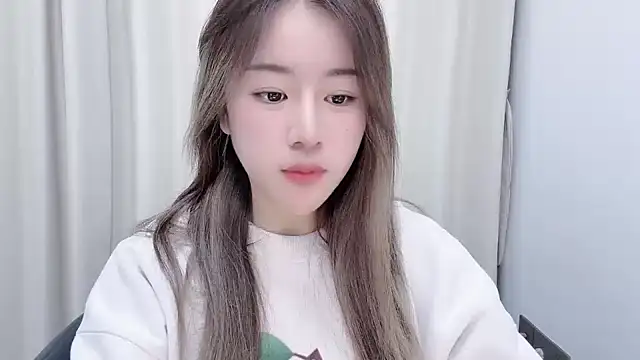 Snapshot of chloe-01 chatting on 01-14-25, 12:35 chloe-01 online show from 01-14-25, 12:35