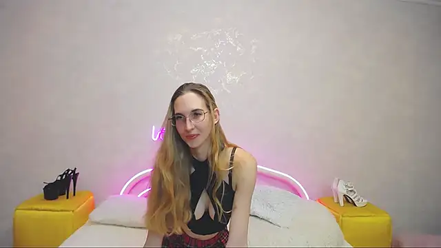 KlaryBrait online show from 02-21-25, 03:43