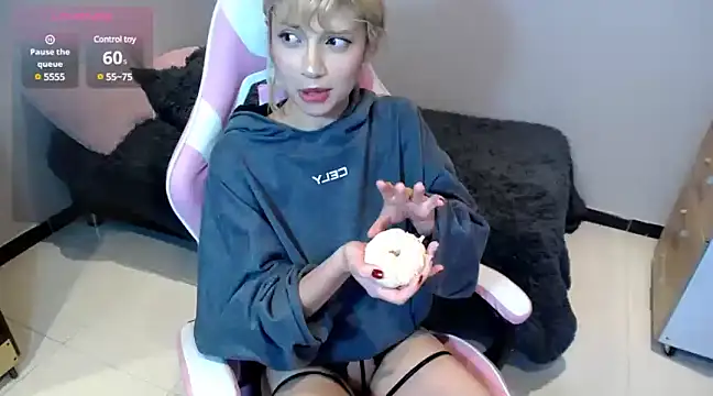 HiScarlett online show from 01-26-25, 01:47