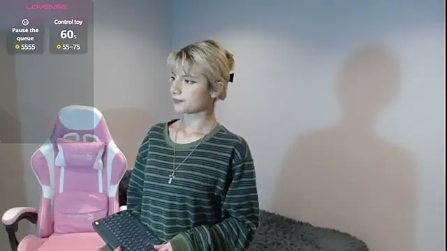 HiScarlett online show from 01-28-25, 09:41