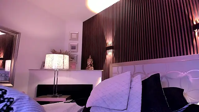 Snapshot of NattashaHotson chatting on 10-30-25, 09:55 NattashaHotson online show from 10-30-25, 09:55