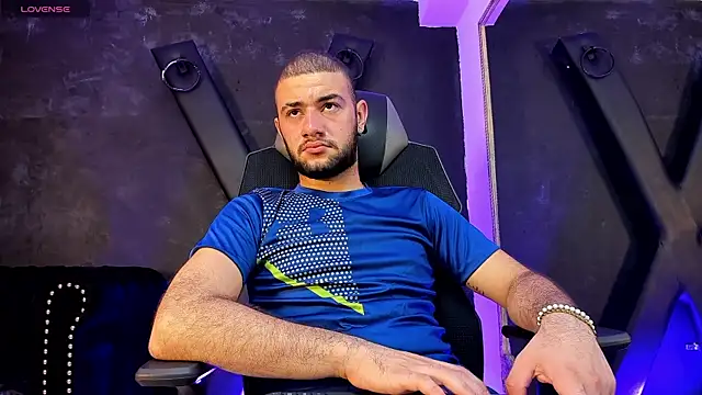 MaximusDick1  online show from 09-24-25, 03:54