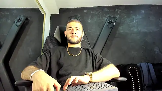 MaximusDick1  online show from 10-06-25, 03:37