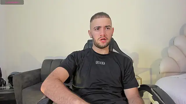 MaximusDick1  online show from 06-25-26, 12:42