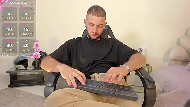 Snapshot of MaximusDick1_ chatting on 06-27-26, 12:10 MaximusDick1 online show from 06-27-26, 12:10