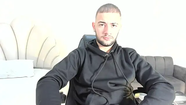 Snapshot of MaximusDick1_ chatting on 07-08-26, 11:37 MaximusDick1 online show from 07-08-26, 11:37