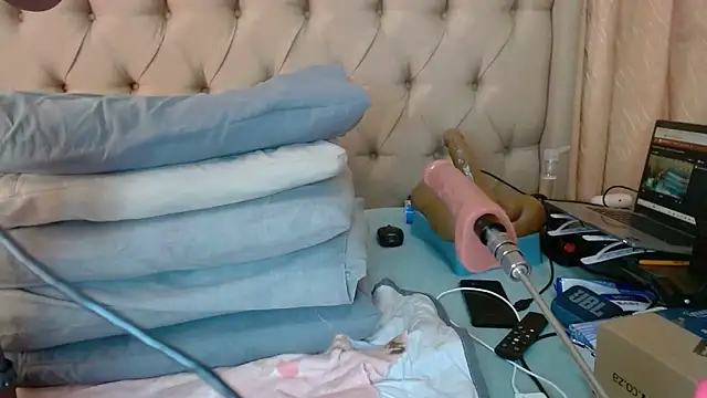 QUEENSHEBAxx01 online show from 06-20-26, 06:05