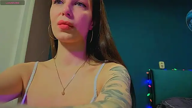 Snapshot of the_perfectgirl chatting on 02-10-26, 01:37 the perfectgirl online show from 02-10-26, 01:37