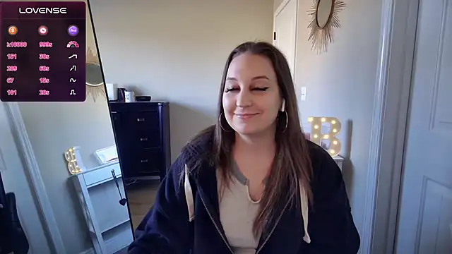 Snapshot of Brooklyn_Bee chatting on 12-11-24, 08:28 Brooklyn Bee online show from 12-11-24, 08:28