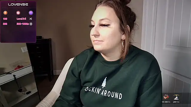 Snapshot of Brooklyn_Bee chatting on 12-19-24, 03:07 Brooklyn Bee online show from 12-19-24, 03:07