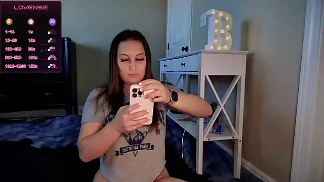 Snapshot of Brooklyn_Bee chatting on 01-20-25, 07:04 Brooklyn Bee online show from 01-20-25, 07:04