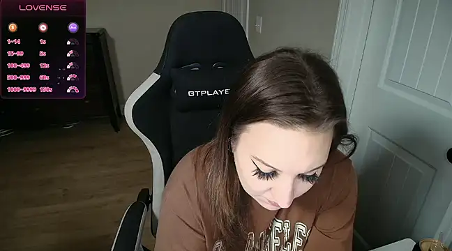 Snapshot of Brooklyn_Bee chatting on 03-14-25, 01:27 Brooklyn Bee online show from 03-14-25, 01:27