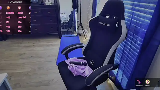 Snapshot of Brooklyn_Bee chatting on 09-18-25, 08:11 Brooklyn Bee online show from 09-18-25, 08:11