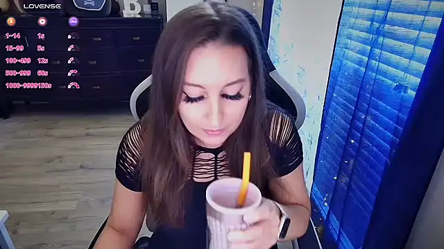 Snapshot of Brooklyn_Bee chatting on 10-31-25, 07:59 Brooklyn Bee online show from 10-31-25, 07:59