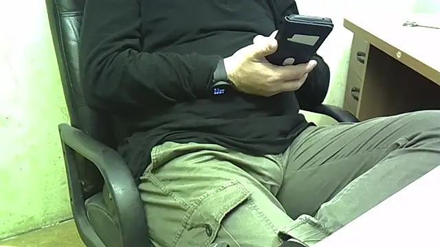 Snapshot of nikdov3 chatting on 02-12-26, 05:02 nikdov3 online show from 02-12-26, 05:02