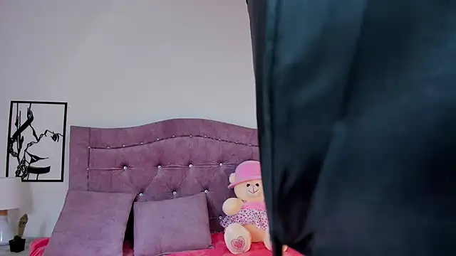 LunaSmitt online show from 09-28-25, 01:11