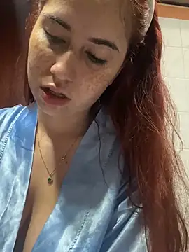 Snapshot of HannaSmiith chatting on 01-09-25, 12:30 HannaSmiith online show from 01-09-25, 12:30