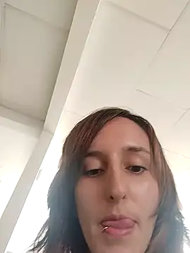 Snapshot of Ambar_Roux_ chatting on 10-30-25, 04:08 Ambar Roux online show from 10-30-25, 04:08