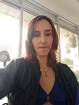 Snapshot of Ambar_Roux_ chatting on 11-19-25, 01:00 Ambar Roux online show from 11-19-25, 01:00